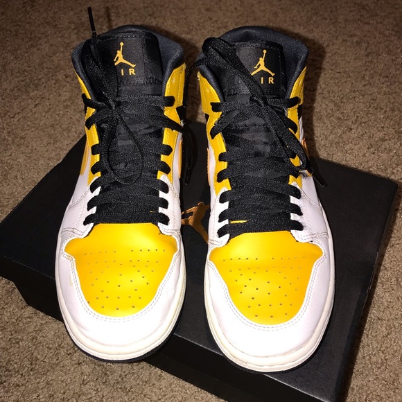 Jordan Other - Air Jordan 1 Mid a University Gold